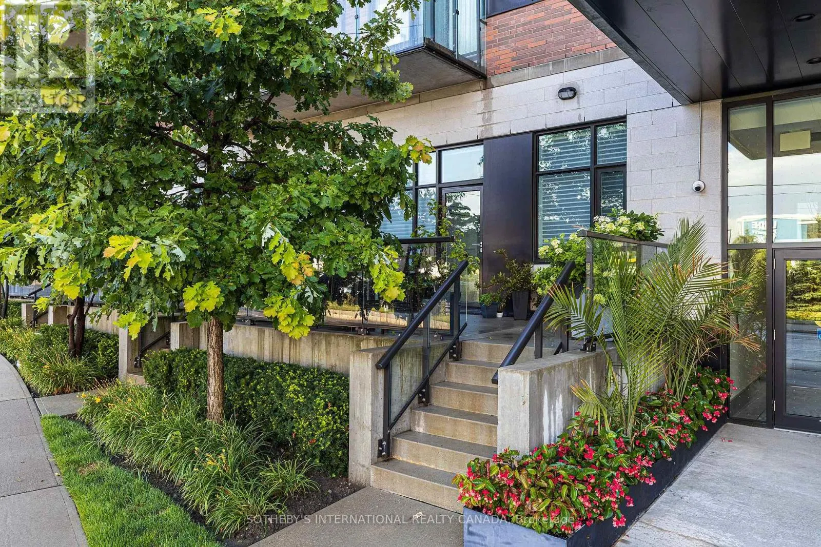 TH-105 - 25 MALCOLM ROAD