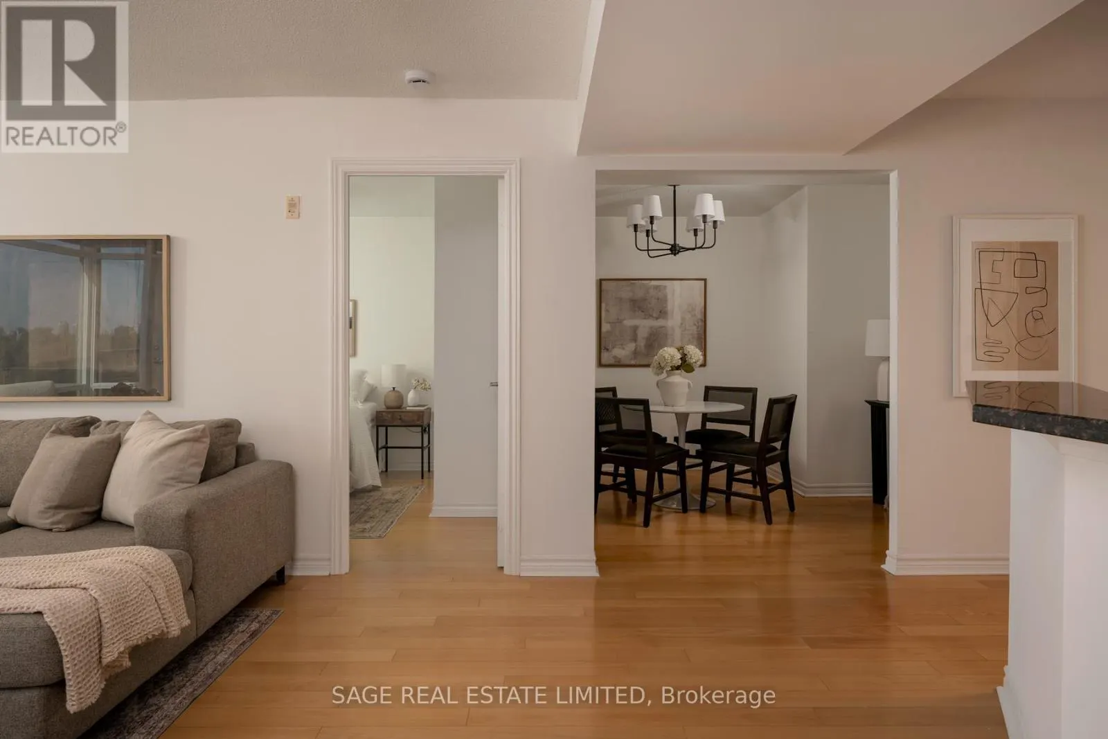 606 - 3830 BATHURST STREET