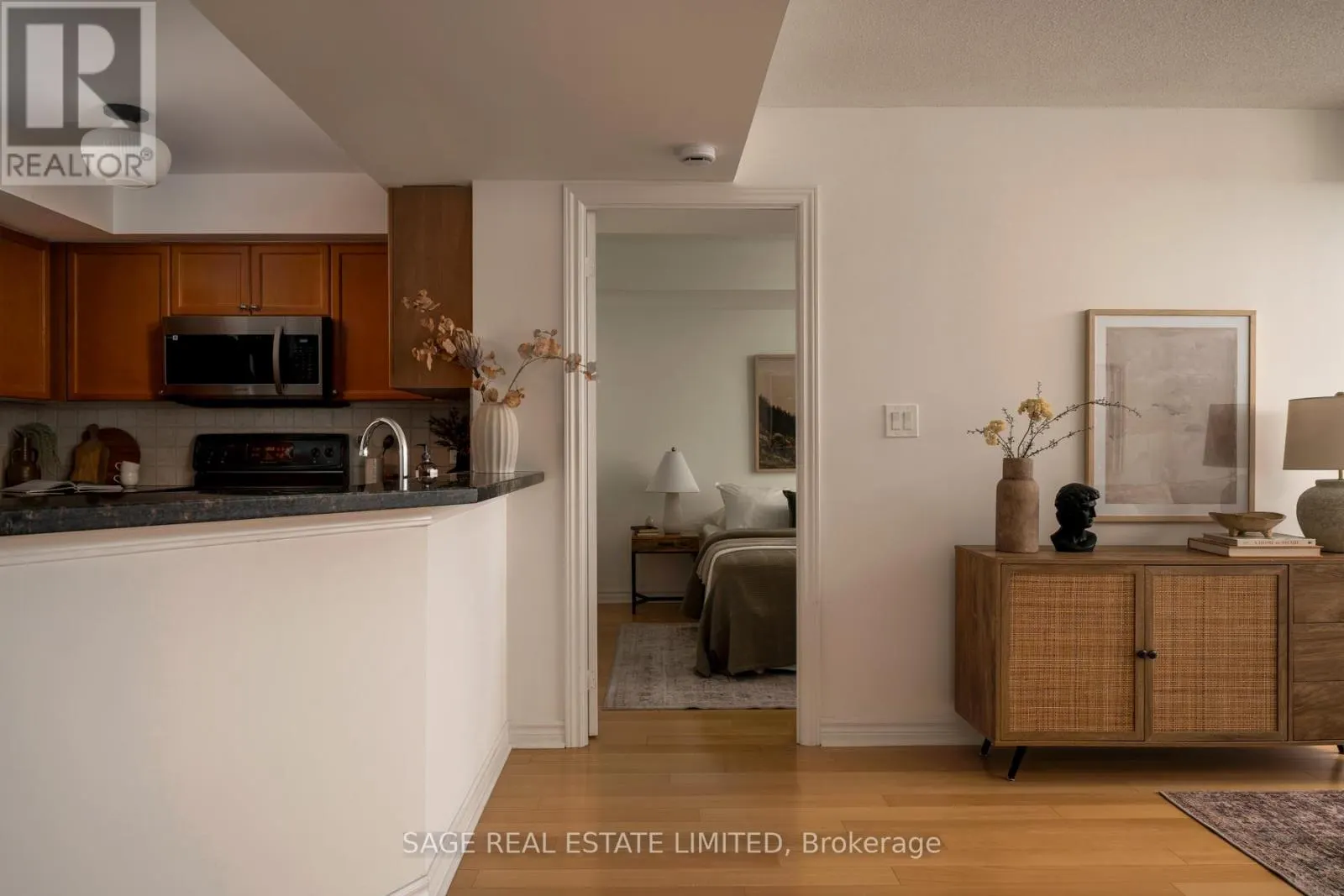 606 - 3830 BATHURST STREET