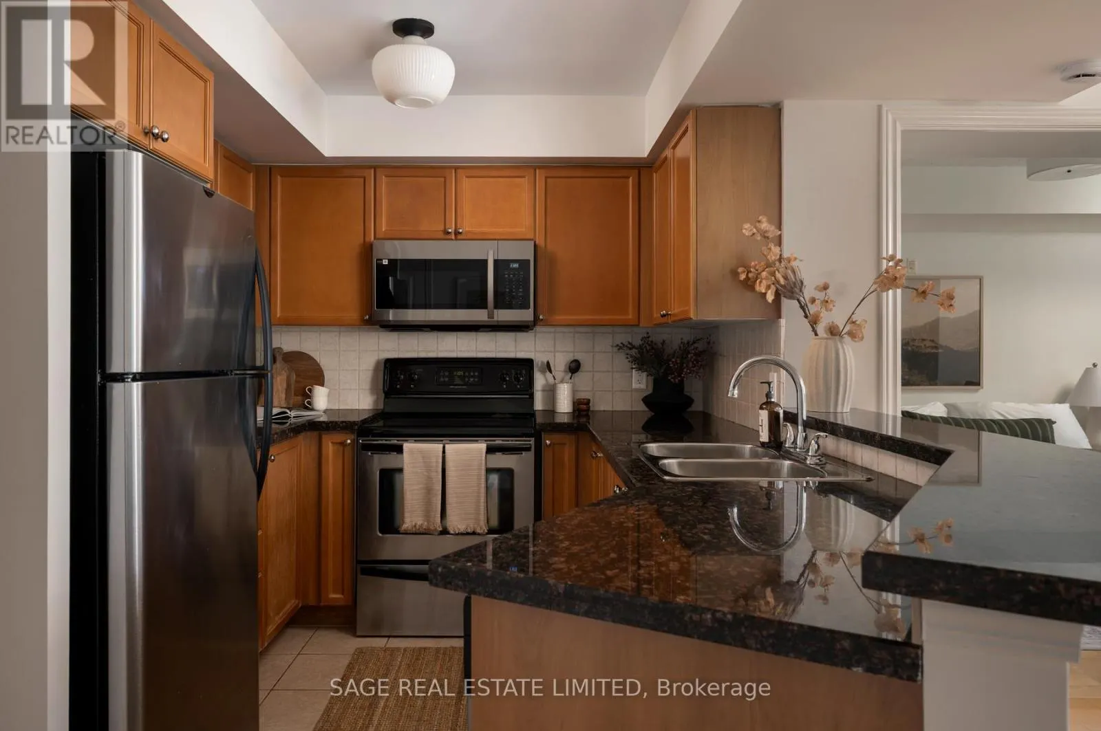 606 - 3830 BATHURST STREET