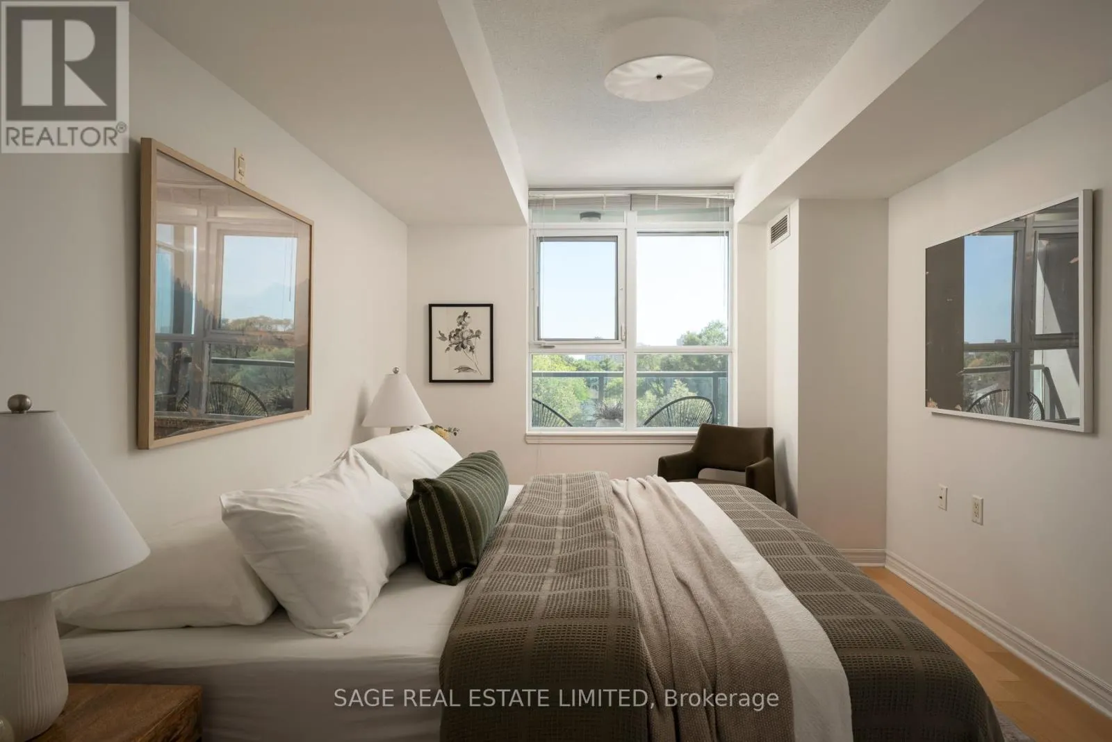 606 - 3830 BATHURST STREET