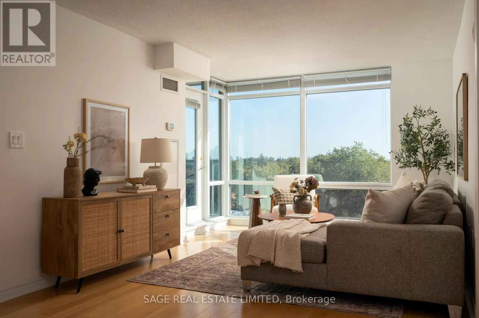 606 - 3830 BATHURST STREET