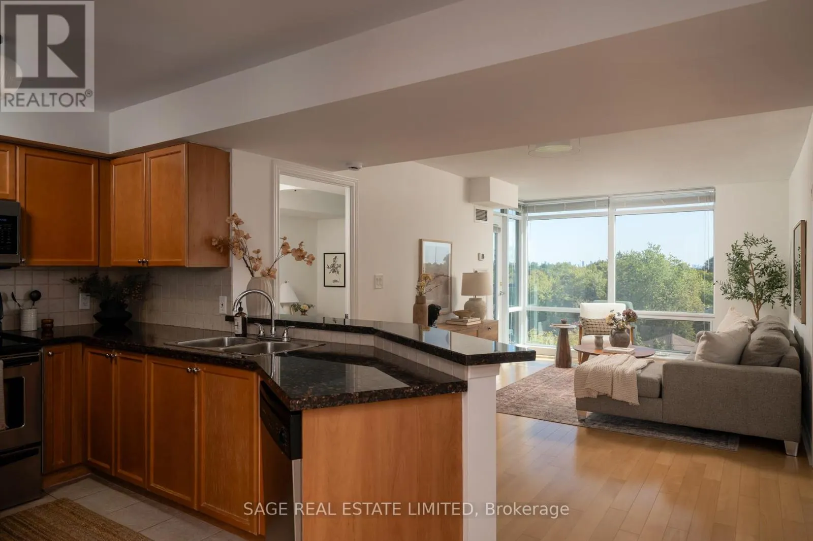 606 - 3830 BATHURST STREET