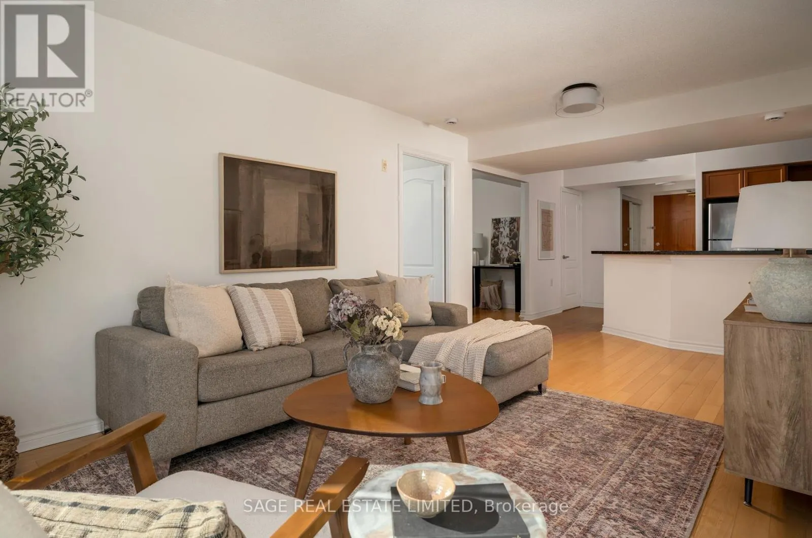 606 - 3830 BATHURST STREET