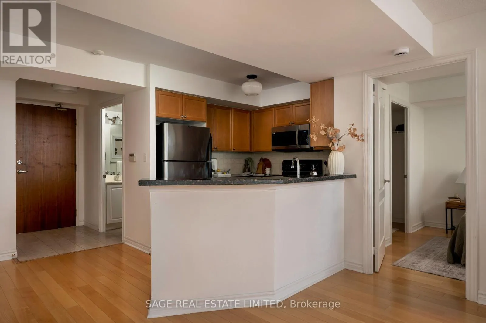 606 - 3830 BATHURST STREET