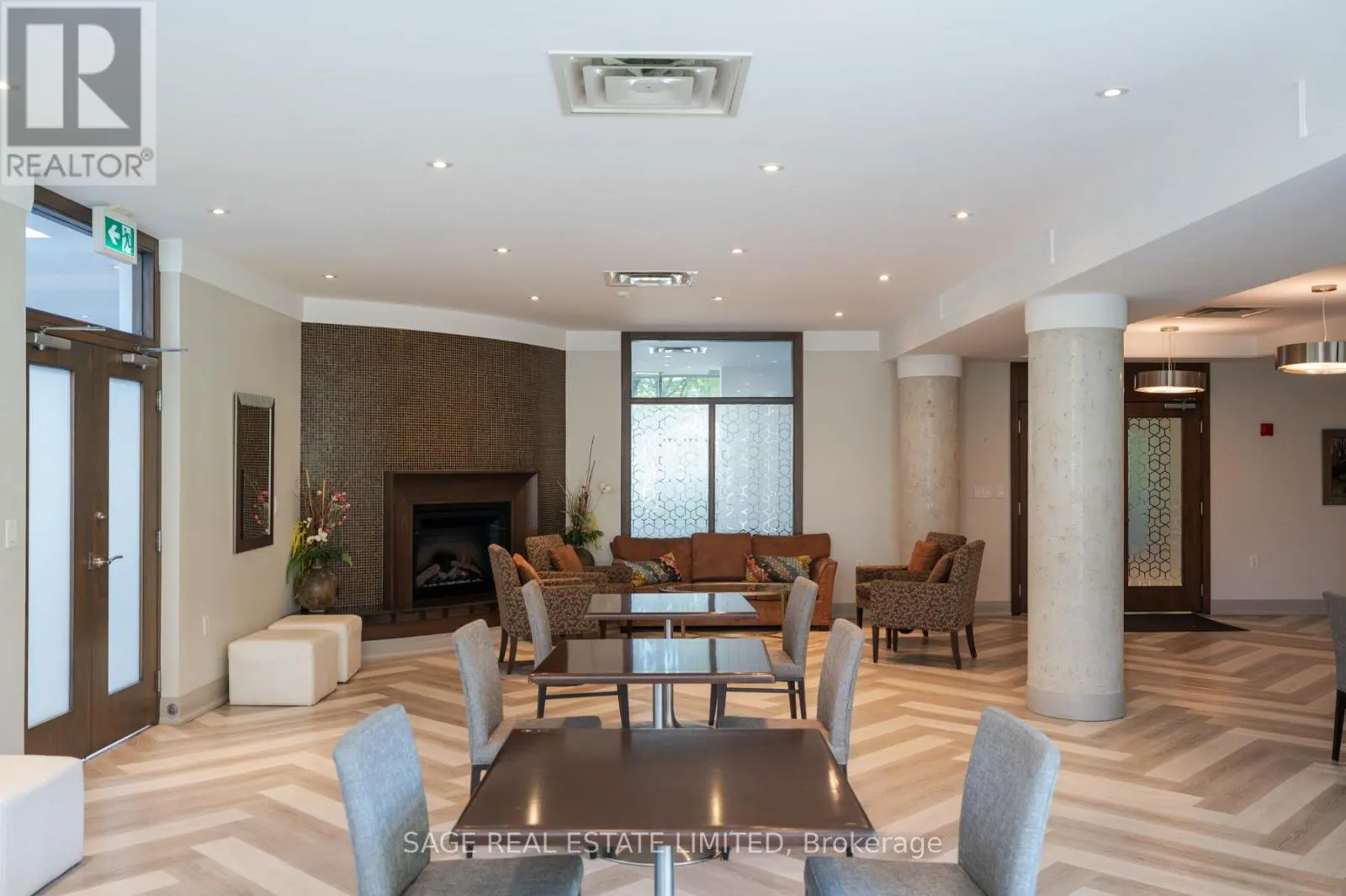 606 - 3830 BATHURST STREET