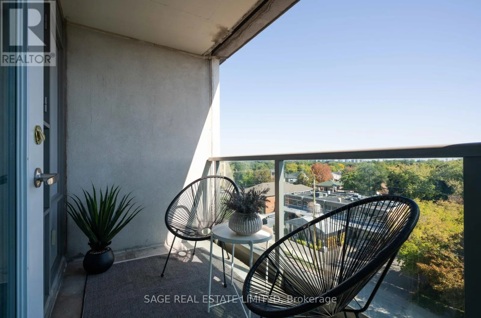 606 - 3830 BATHURST STREET