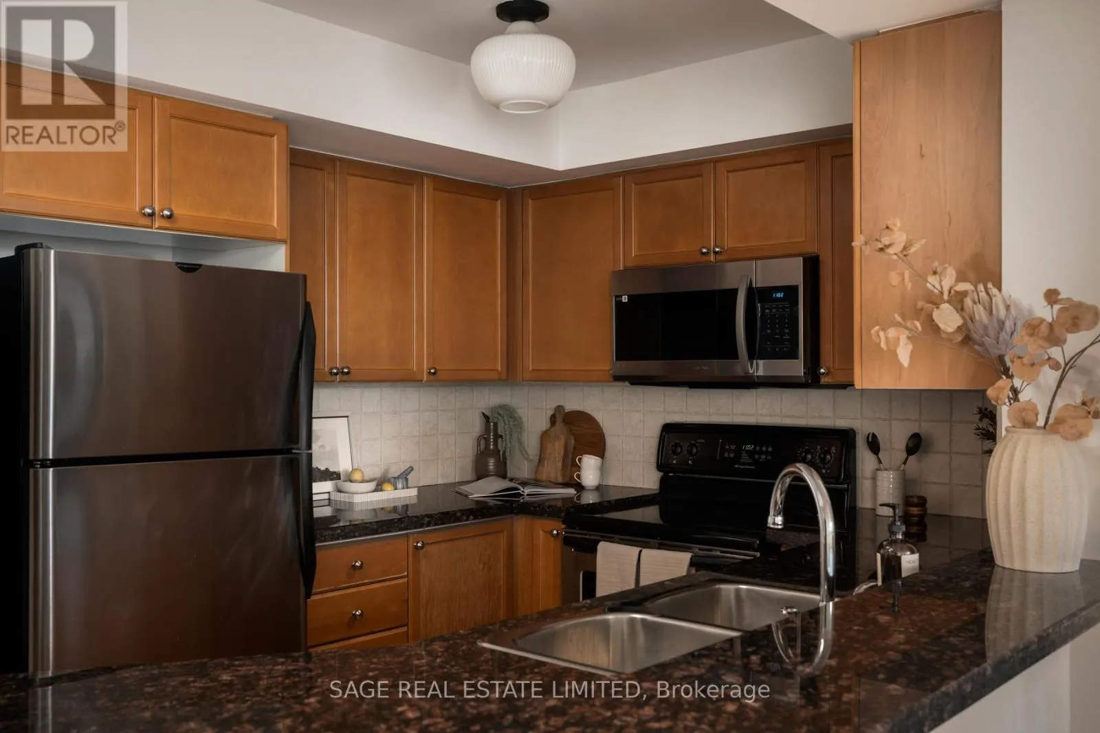 606 - 3830 BATHURST STREET