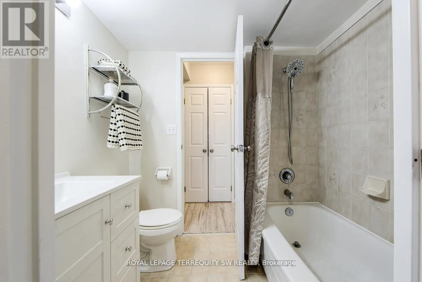 933 - 222 THE ESPLANADE