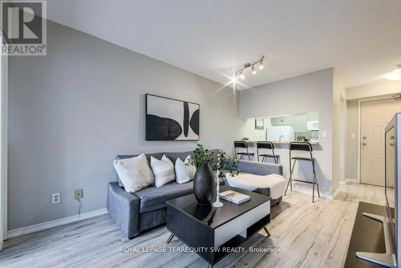 933 - 222 THE ESPLANADE