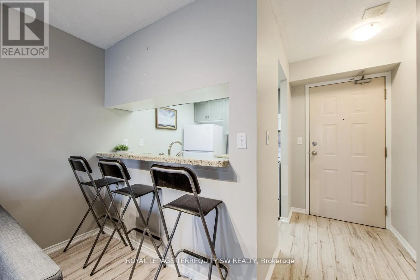 933 - 222 THE ESPLANADE