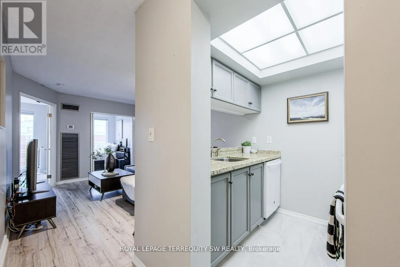 933 - 222 THE ESPLANADE