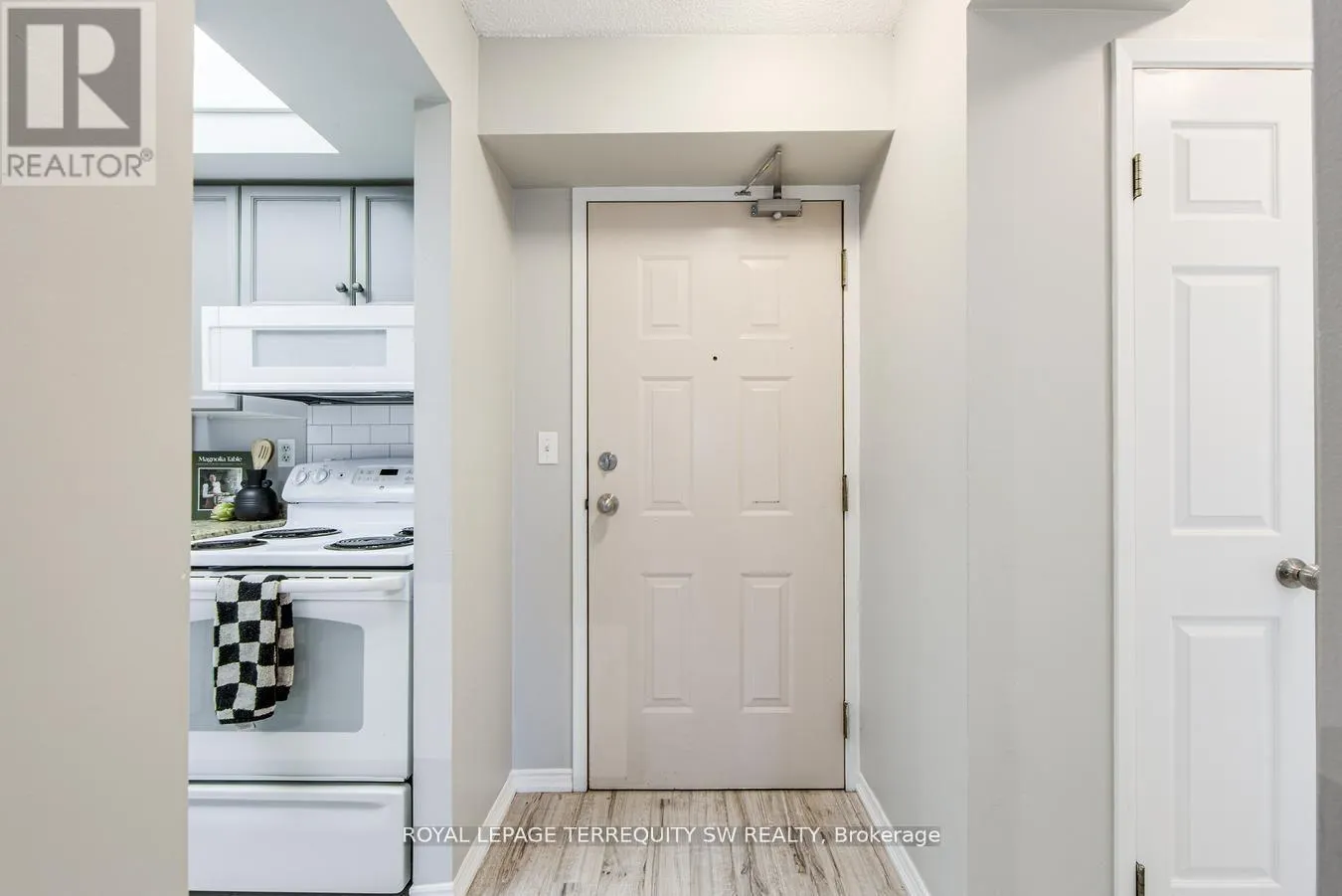 933 - 222 THE ESPLANADE