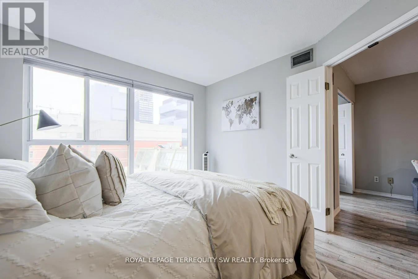 933 - 222 THE ESPLANADE