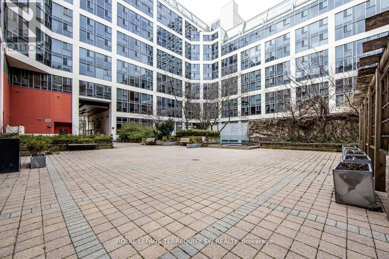 933 - 222 THE ESPLANADE