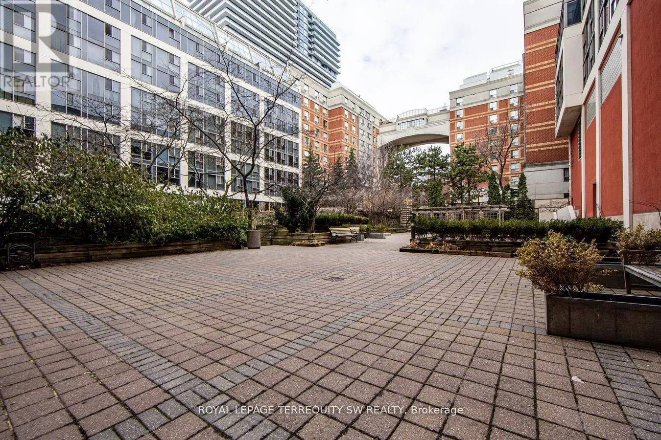 933 - 222 THE ESPLANADE