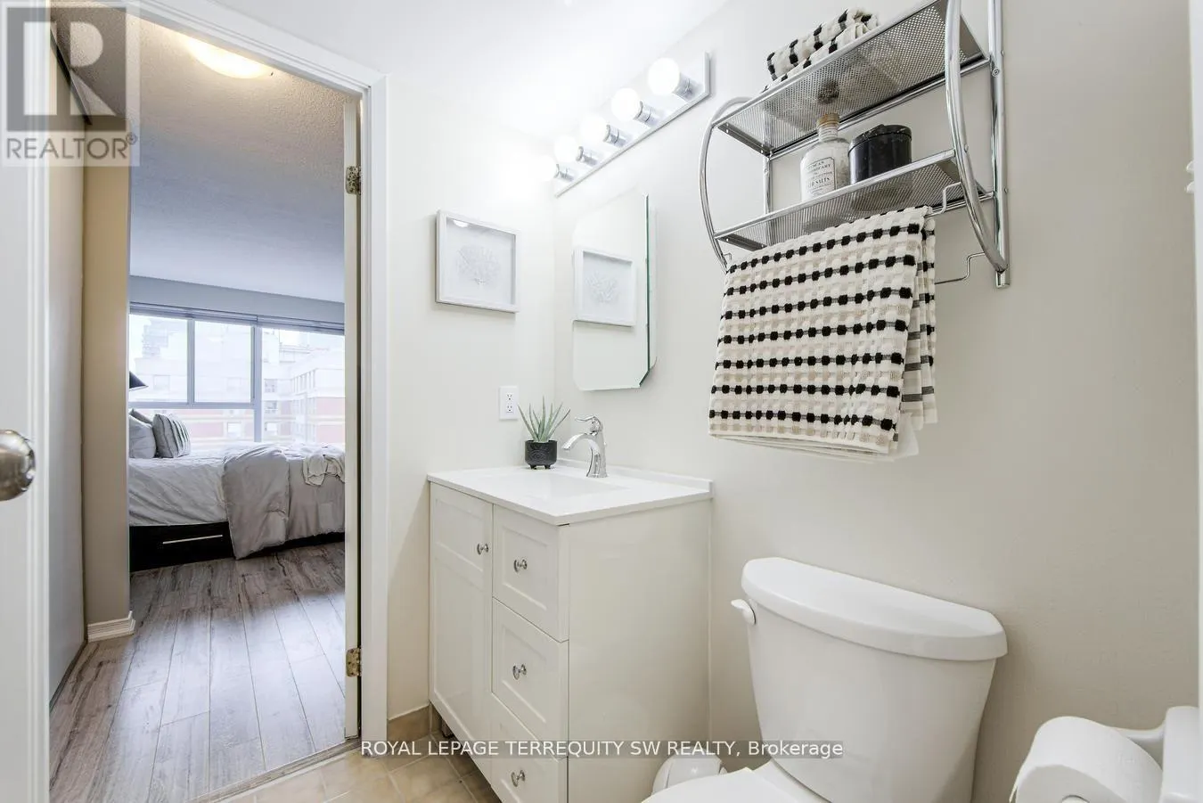 933 - 222 THE ESPLANADE