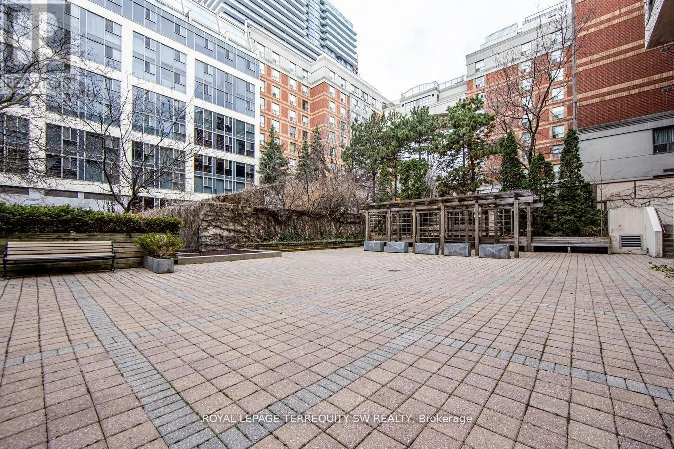 933 - 222 THE ESPLANADE