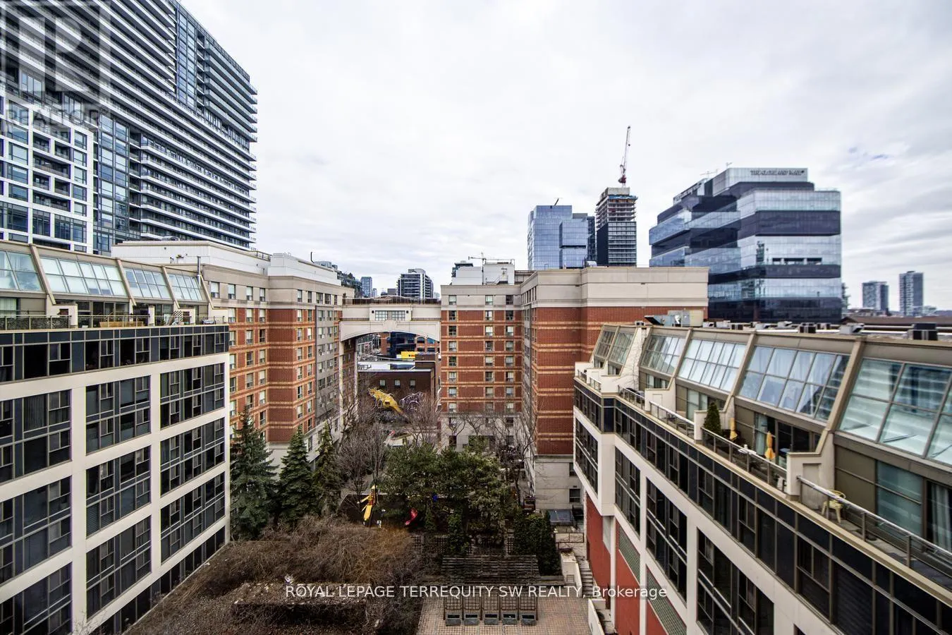 933 - 222 THE ESPLANADE