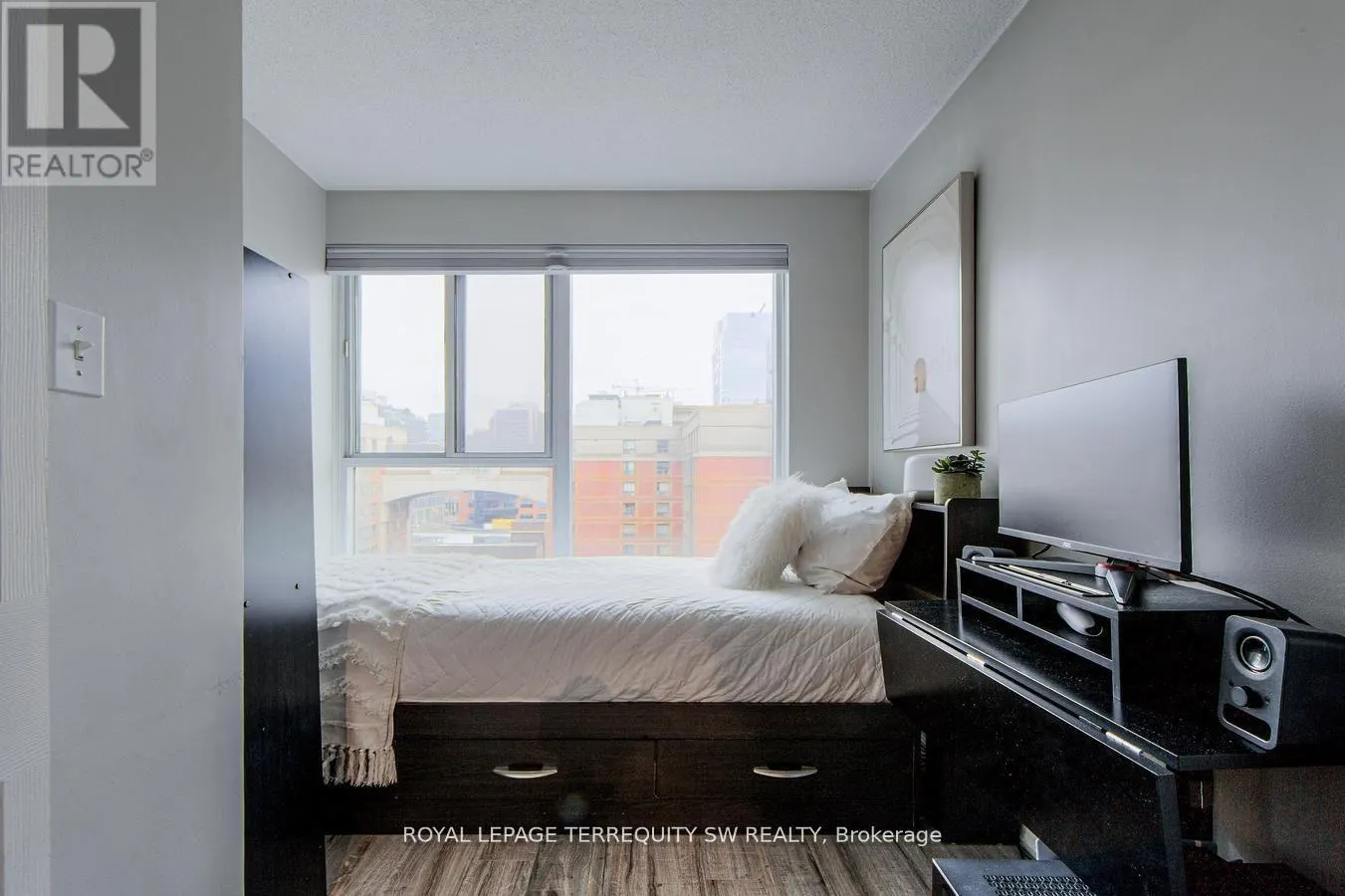 933 - 222 THE ESPLANADE