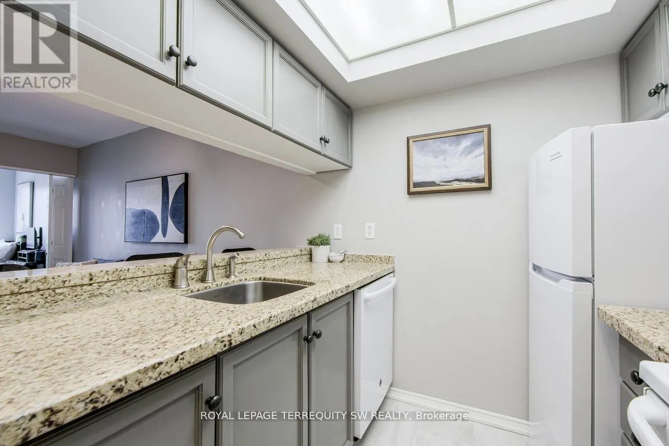 933 - 222 THE ESPLANADE