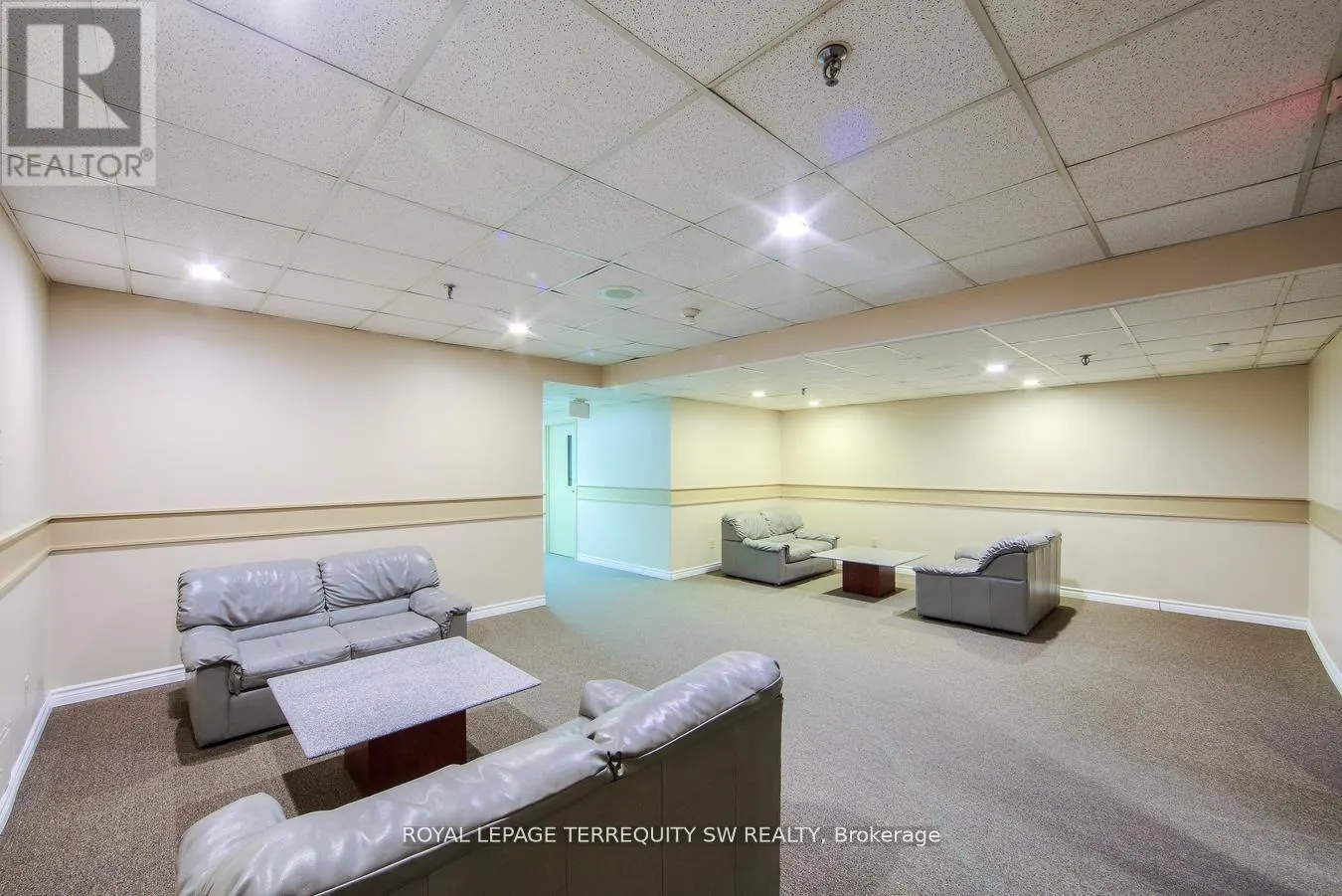 933 - 222 THE ESPLANADE