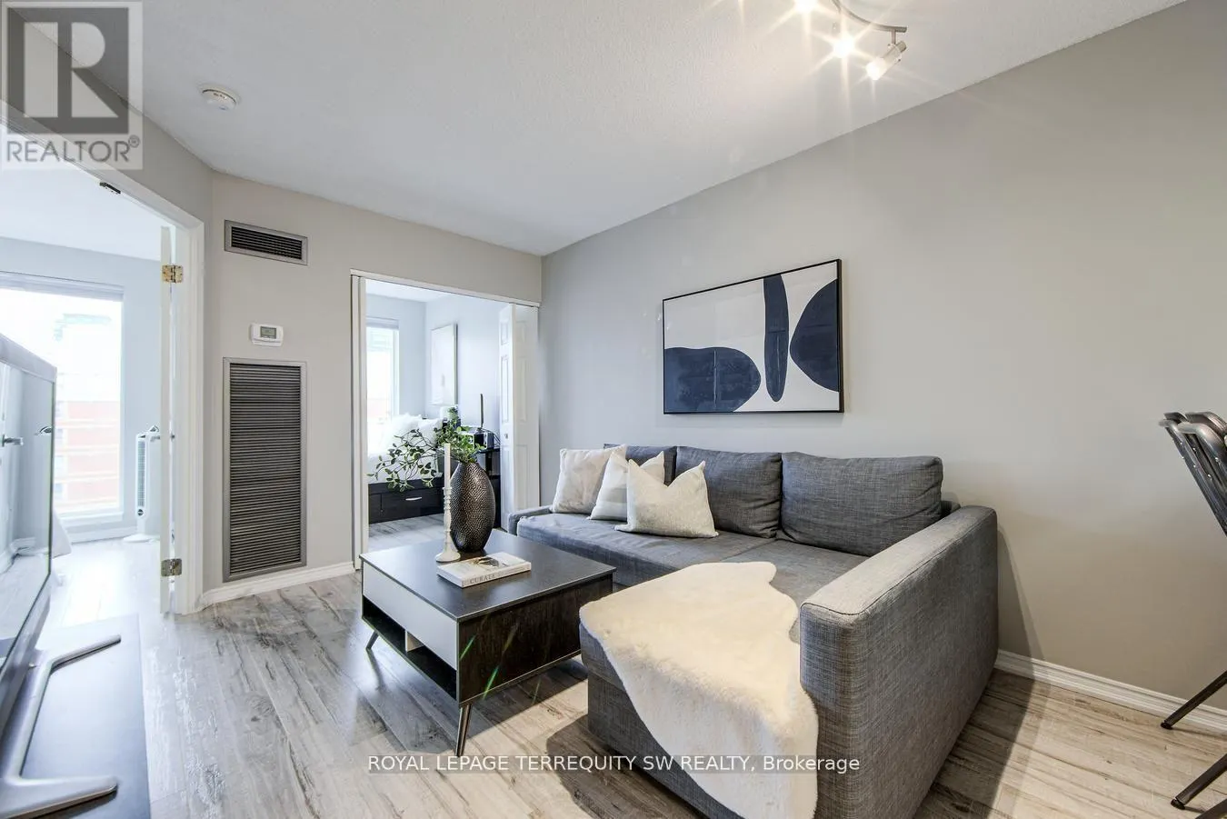 933 - 222 THE ESPLANADE