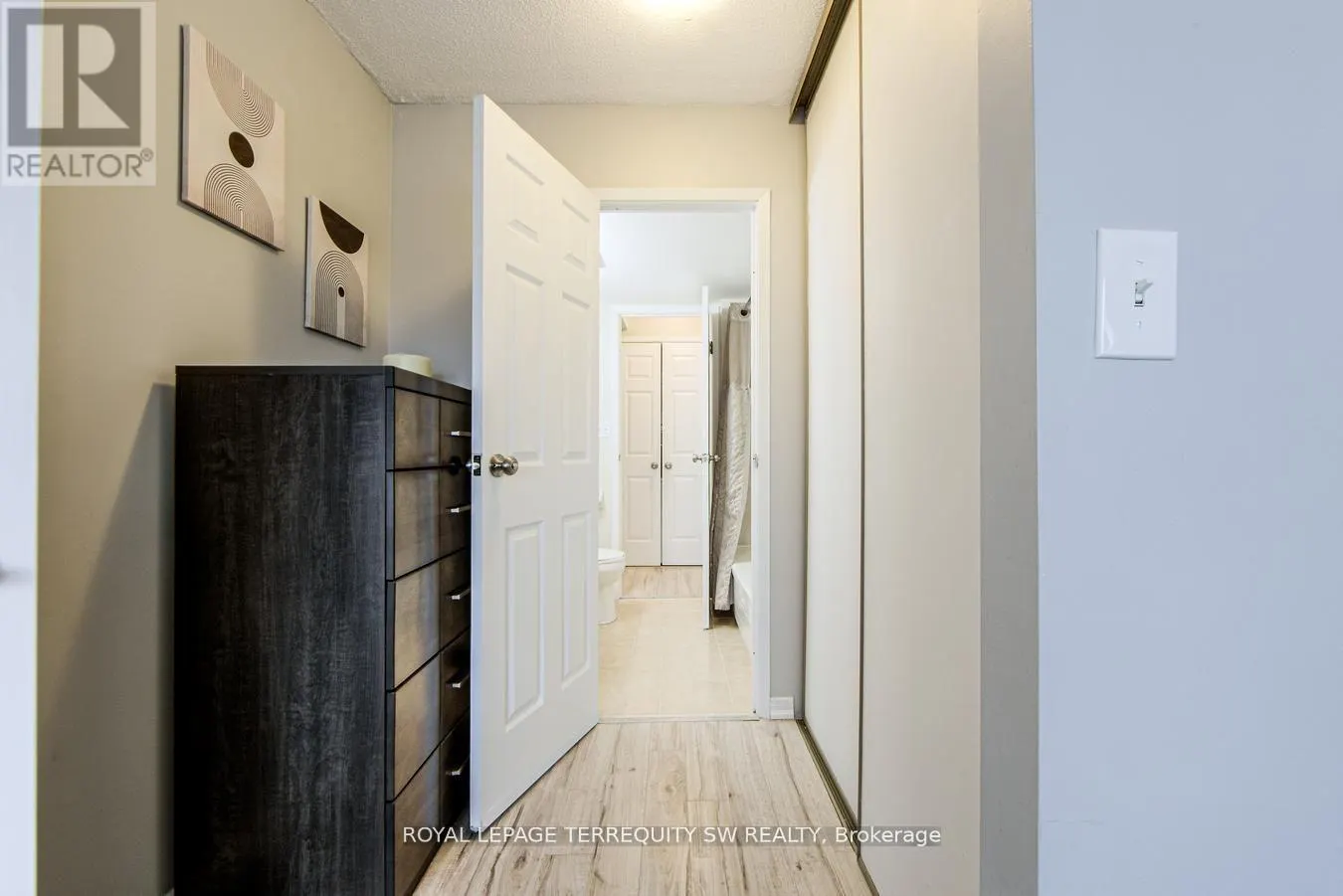 933 - 222 THE ESPLANADE