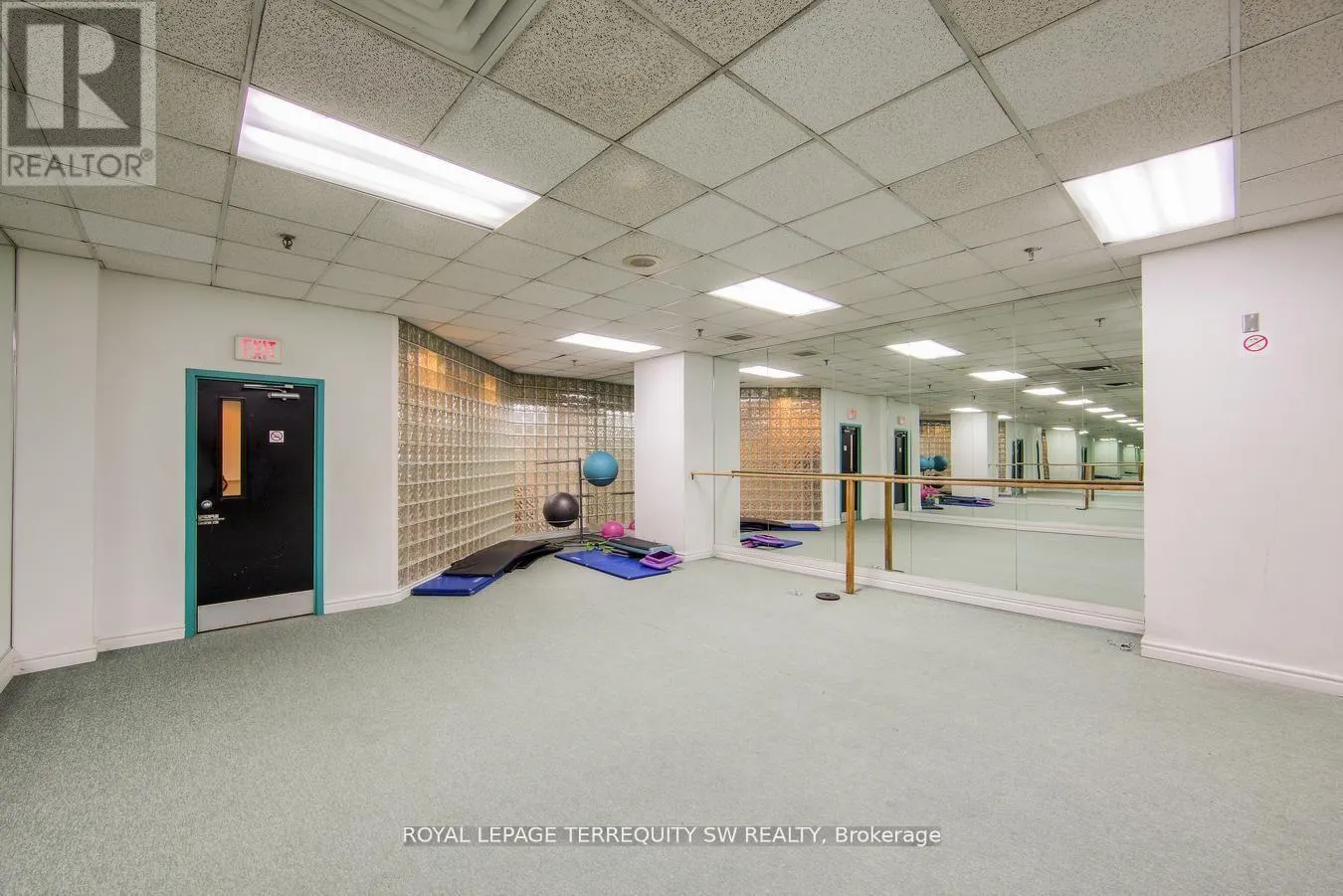 933 - 222 THE ESPLANADE