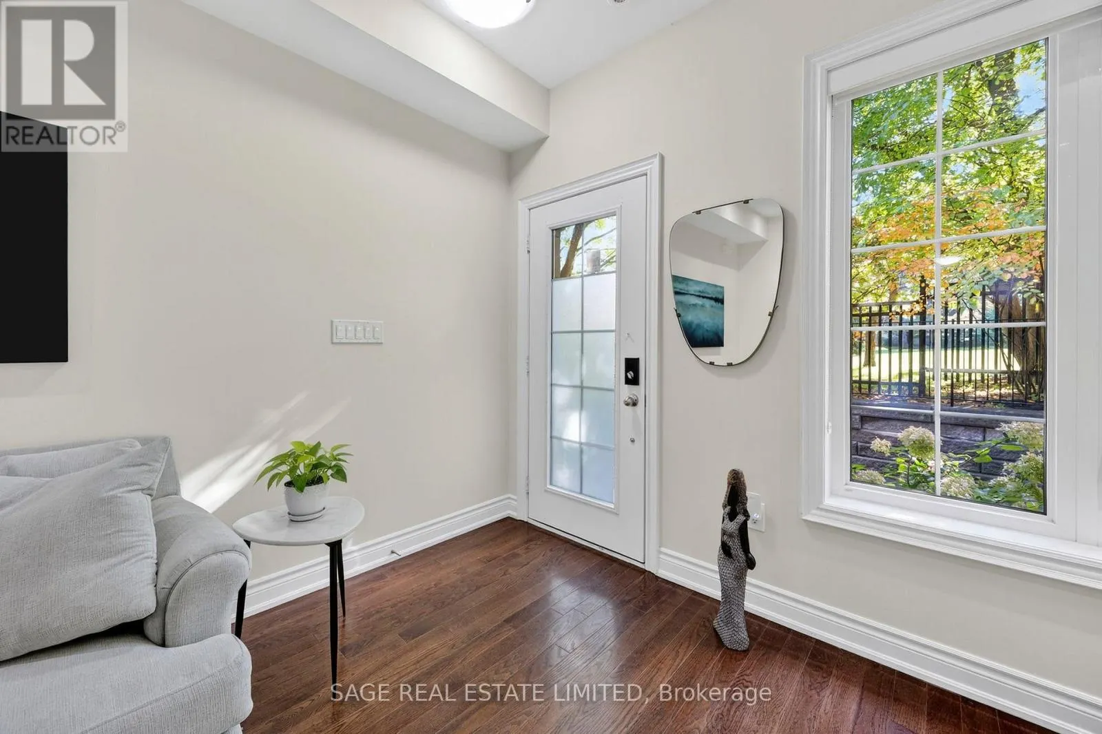 1 - 10 HARGRAVE LANE S