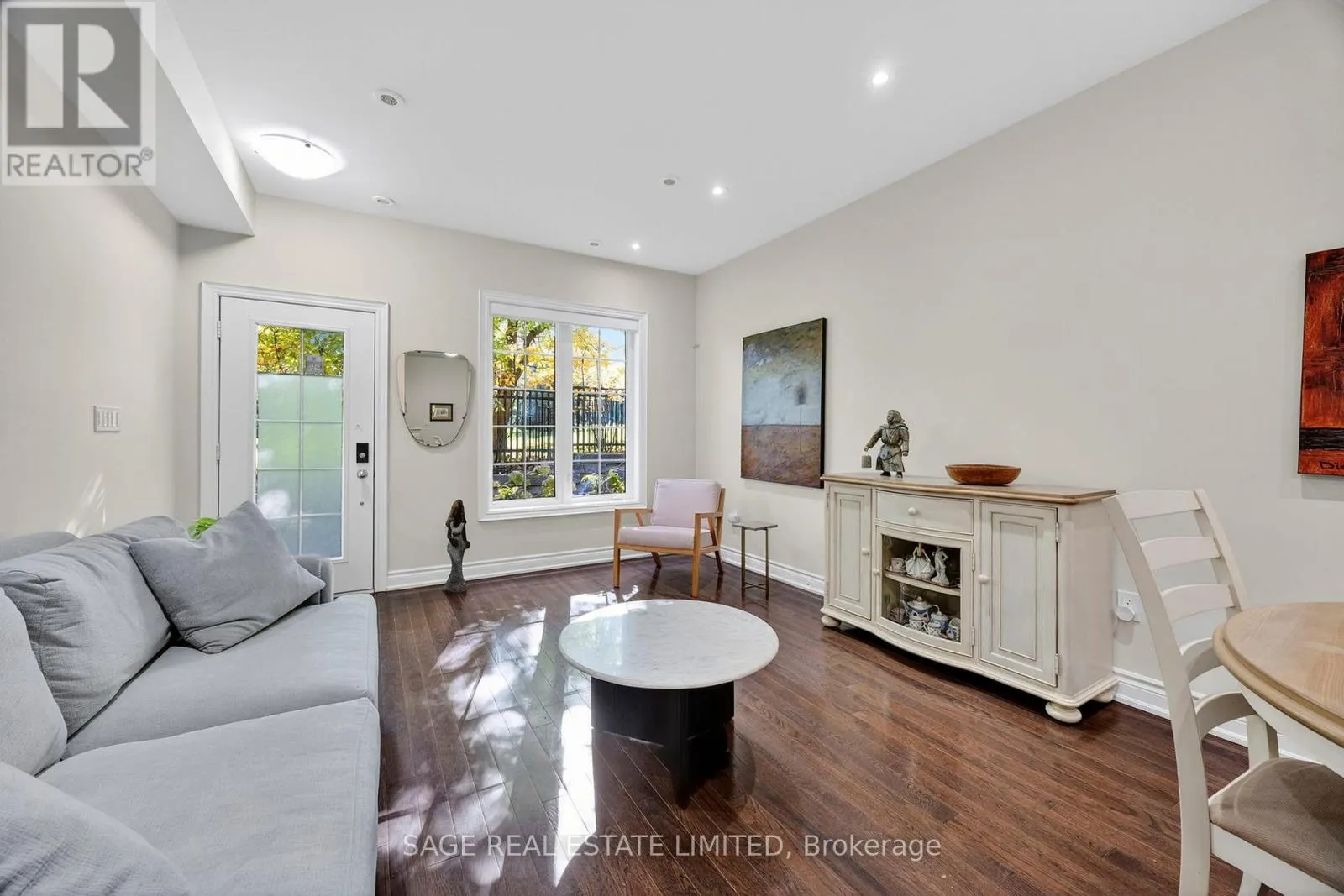 1 - 10 HARGRAVE LANE S