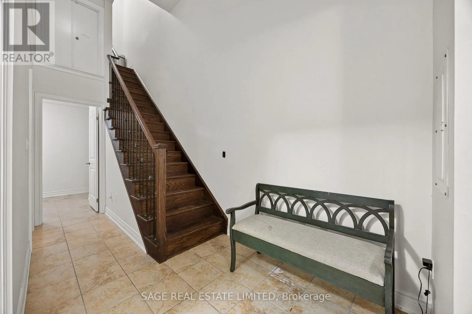 1 - 10 HARGRAVE LANE S