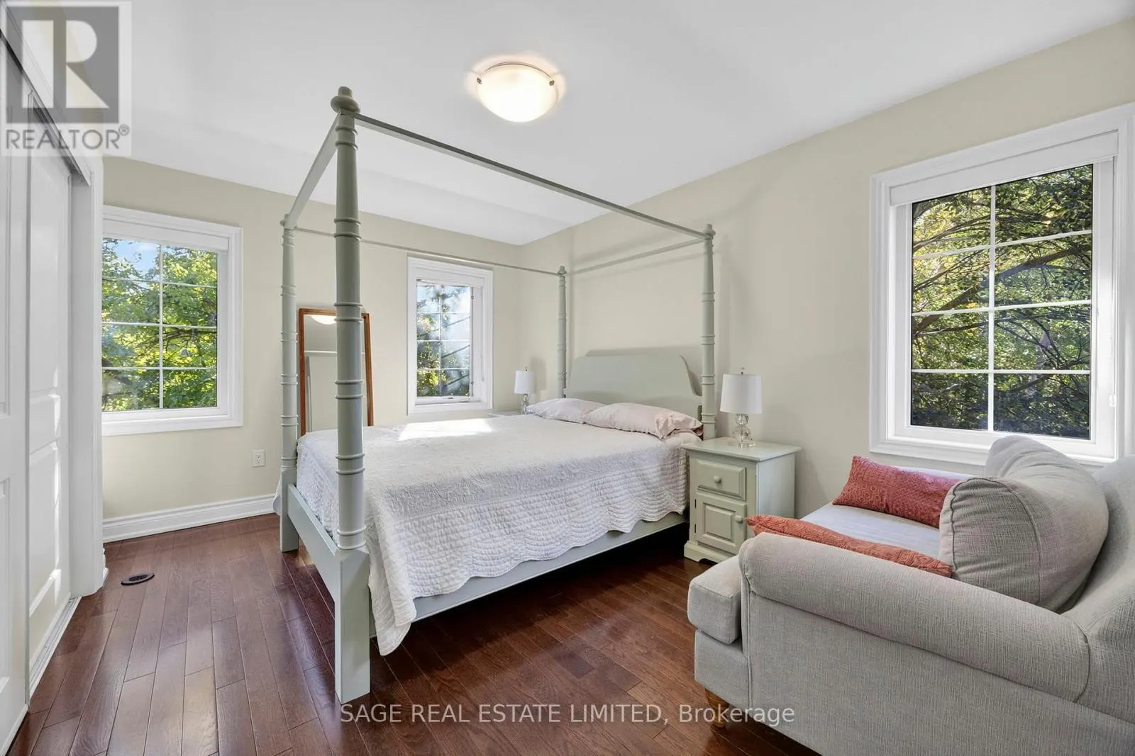 1 - 10 HARGRAVE LANE S