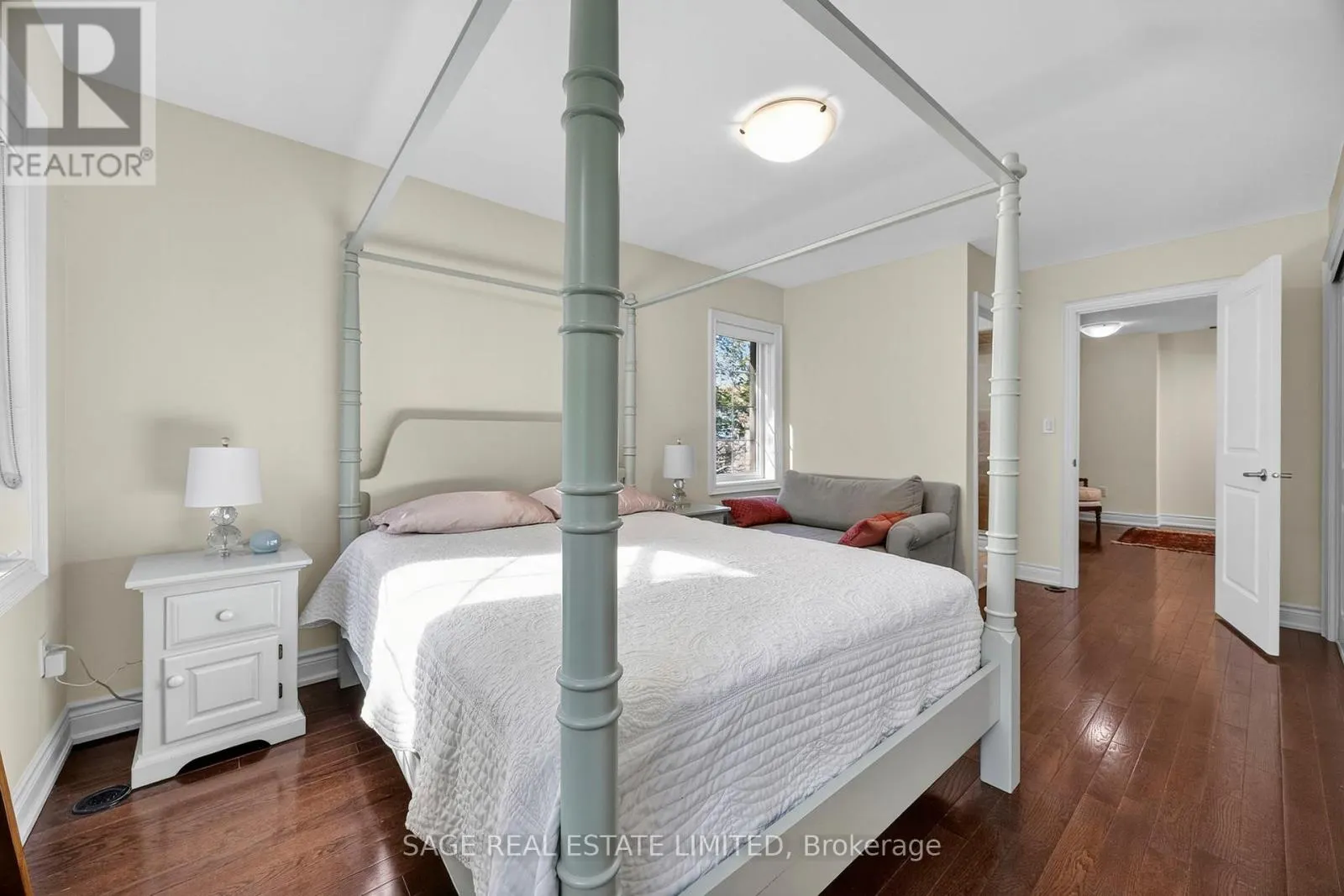 1 - 10 HARGRAVE LANE S