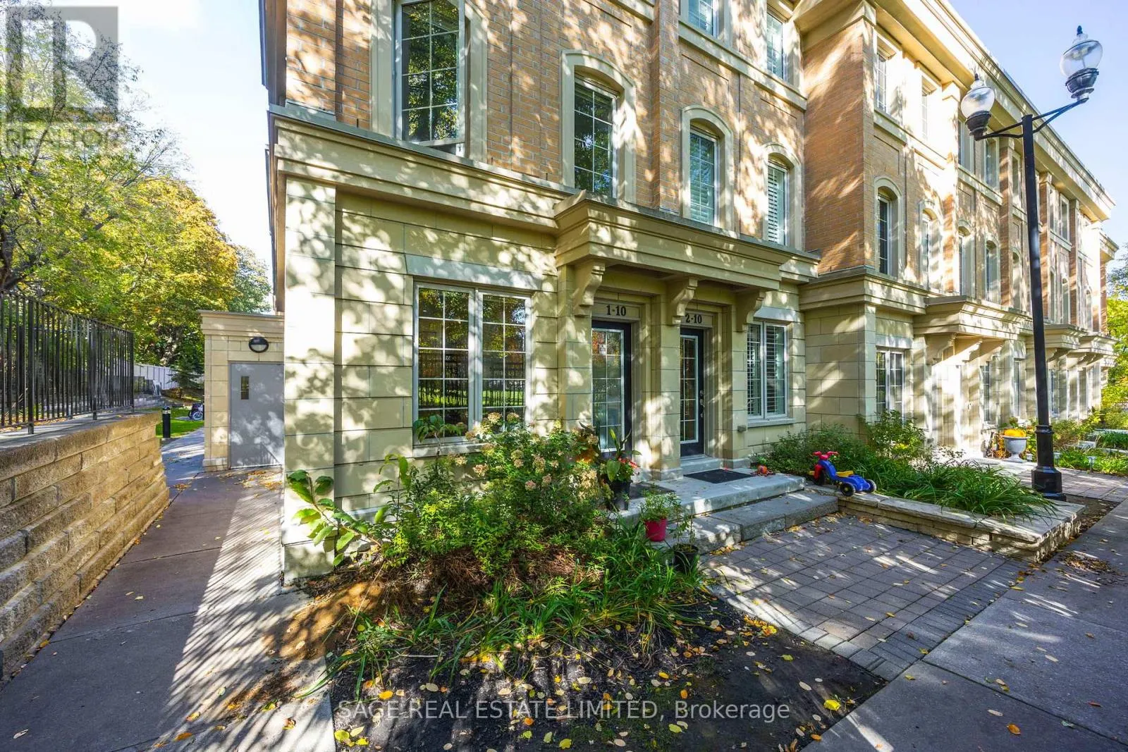 1 - 10 HARGRAVE LANE S