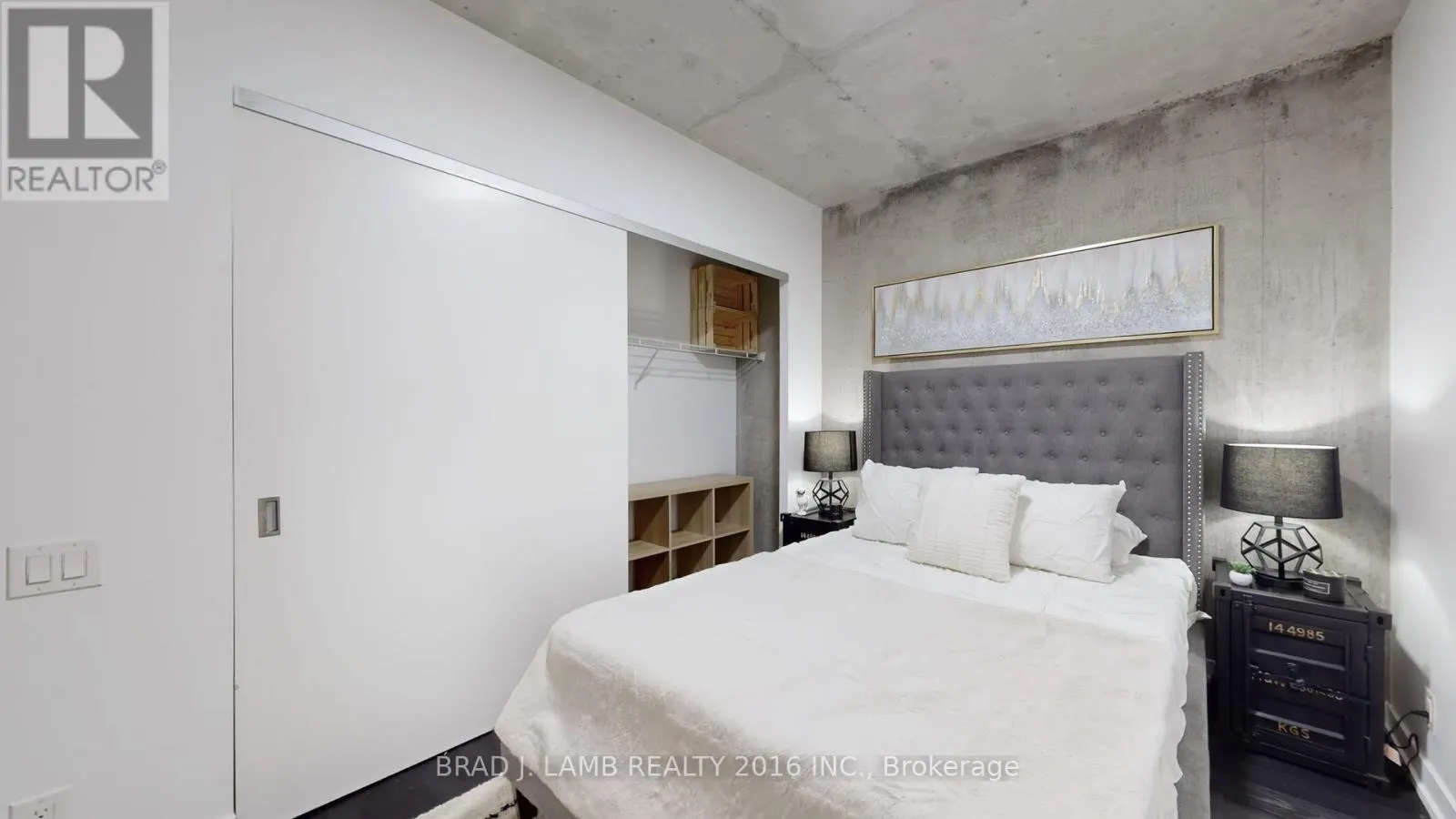 518 - 39 BRANT STREET W