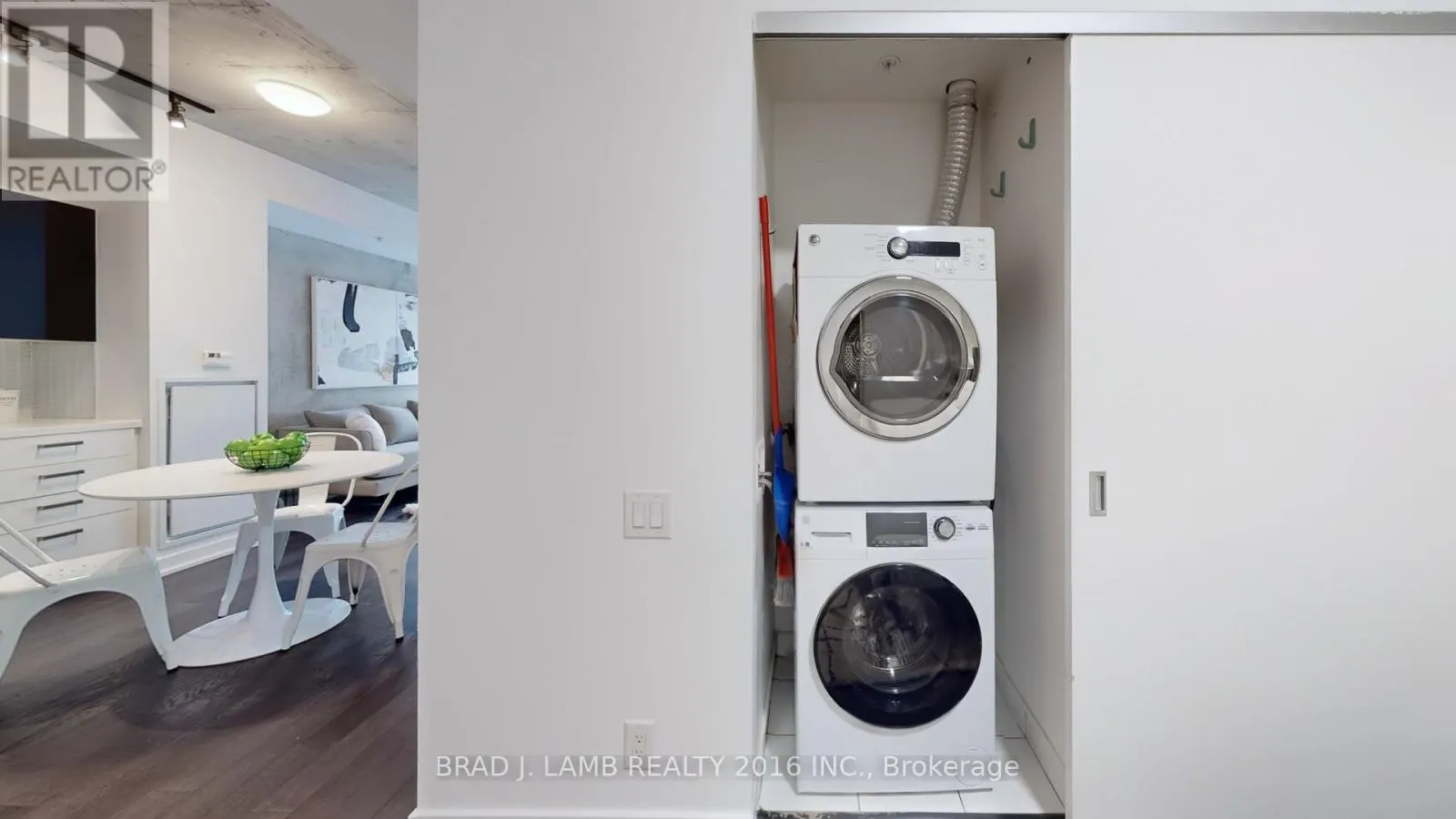 518 - 39 BRANT STREET W