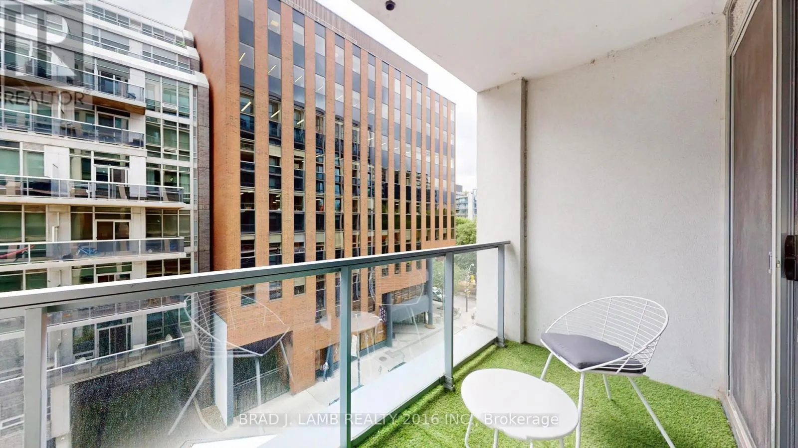 518 - 39 BRANT STREET W