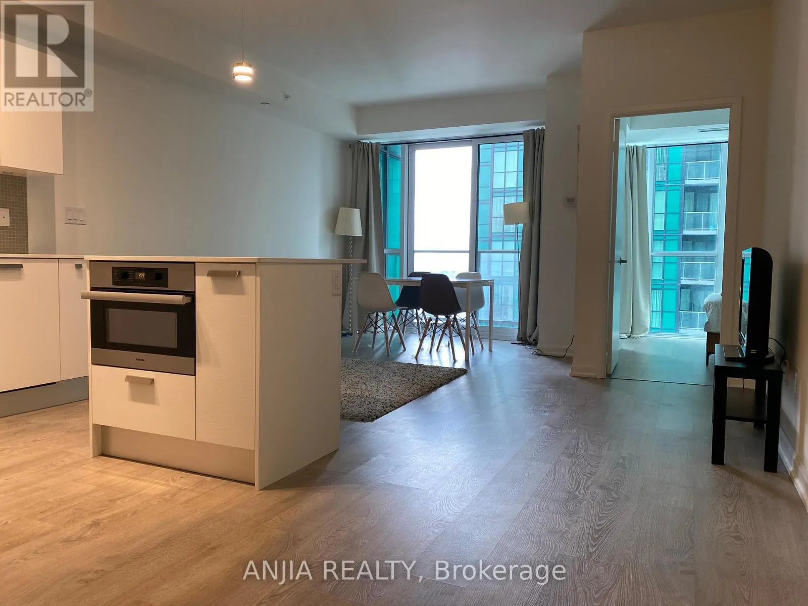 2104 - 9 BOGERT AVENUE