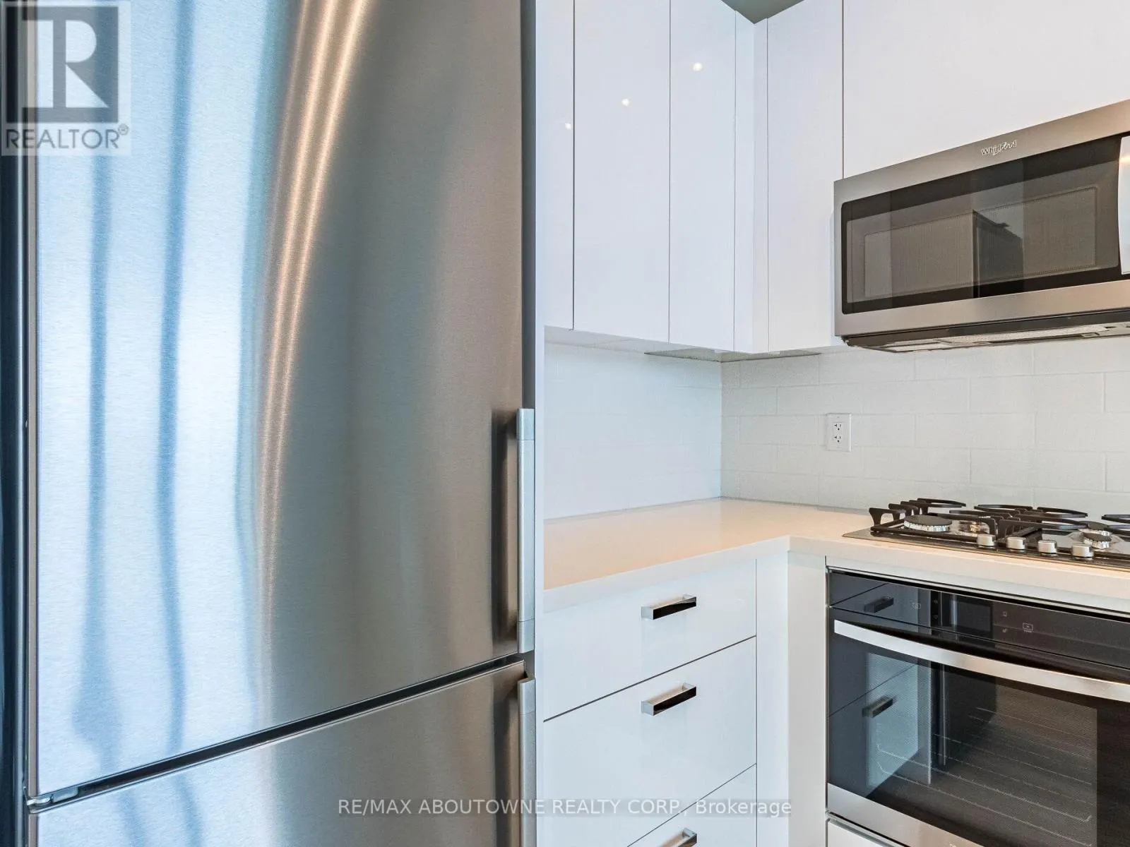 720 - 195 MCCAUL STREET