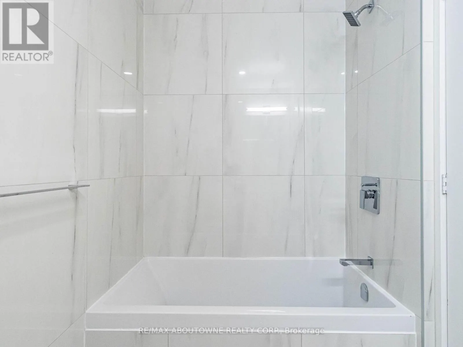 720 - 195 MCCAUL STREET