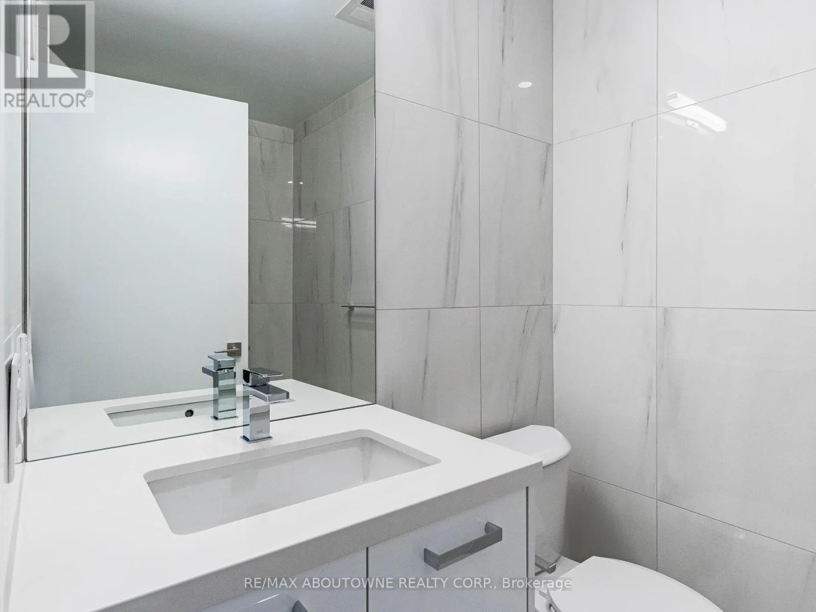 720 - 195 MCCAUL STREET