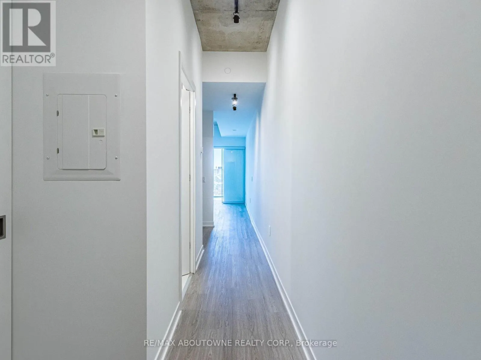 720 - 195 MCCAUL STREET