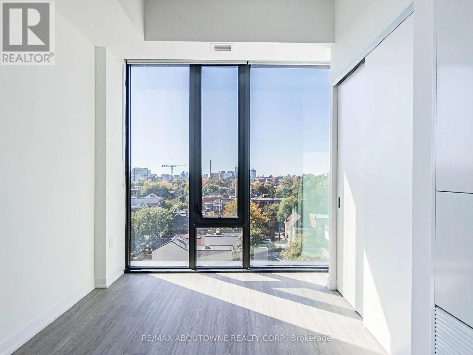 720 - 195 MCCAUL STREET