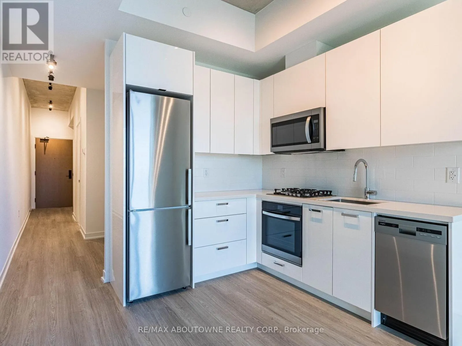 720 - 195 MCCAUL STREET