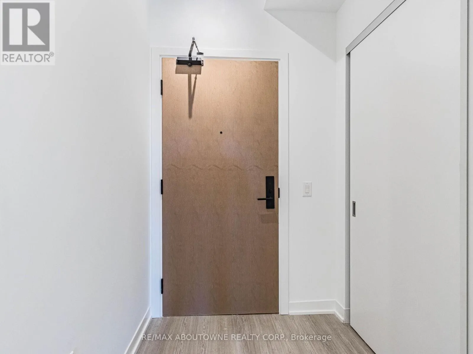 720 - 195 MCCAUL STREET