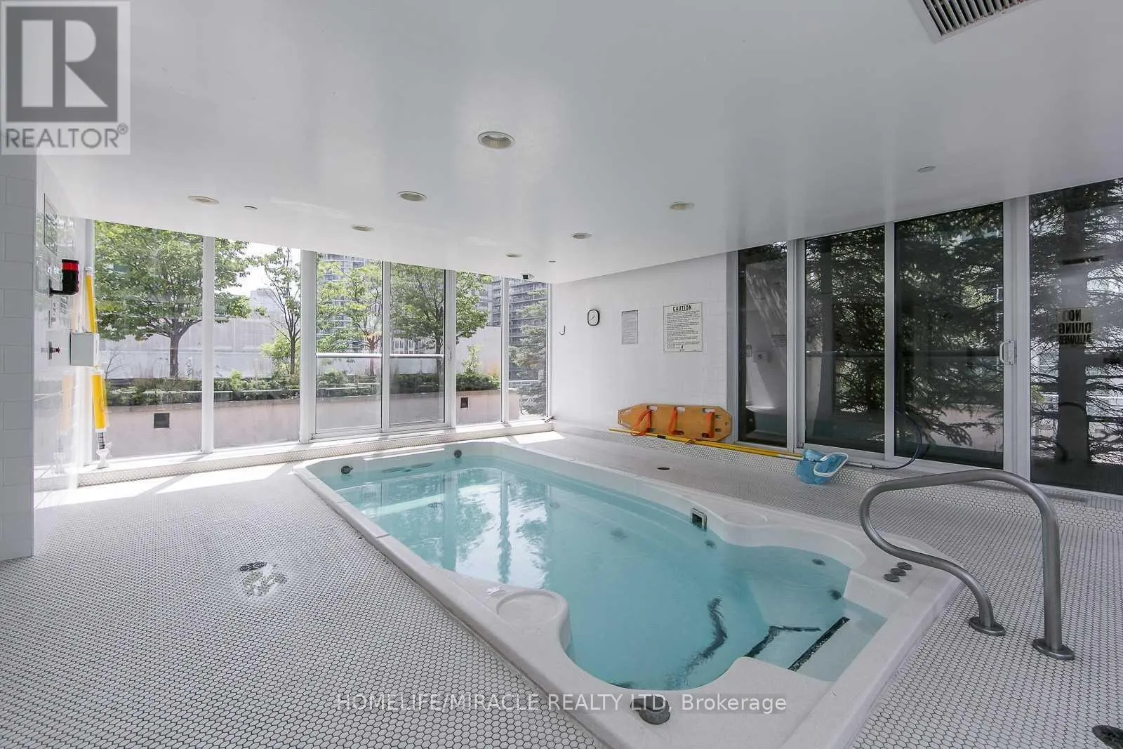 PH09 - 270 WELLINGTON STREET W