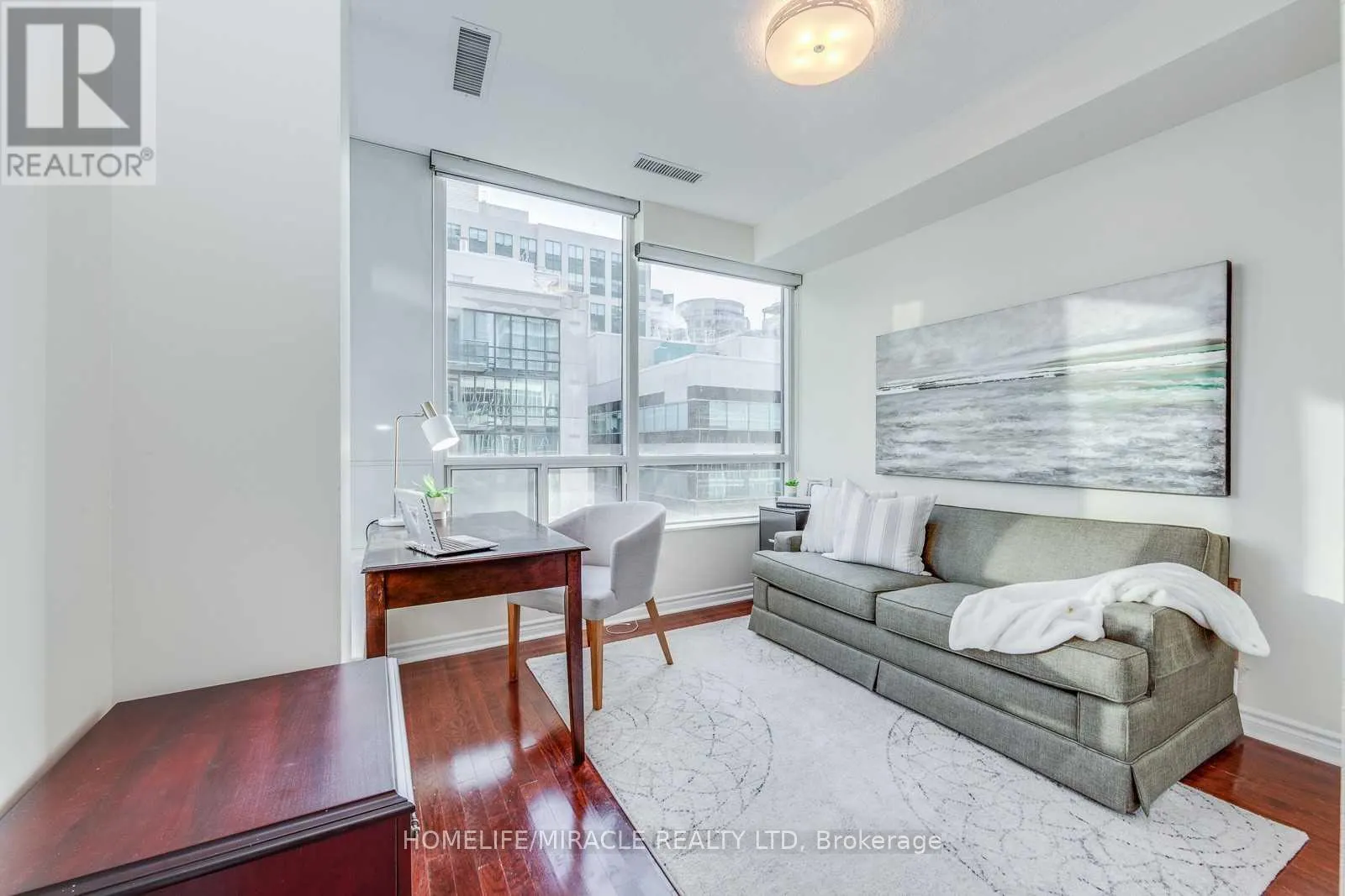 PH09 - 270 WELLINGTON STREET W