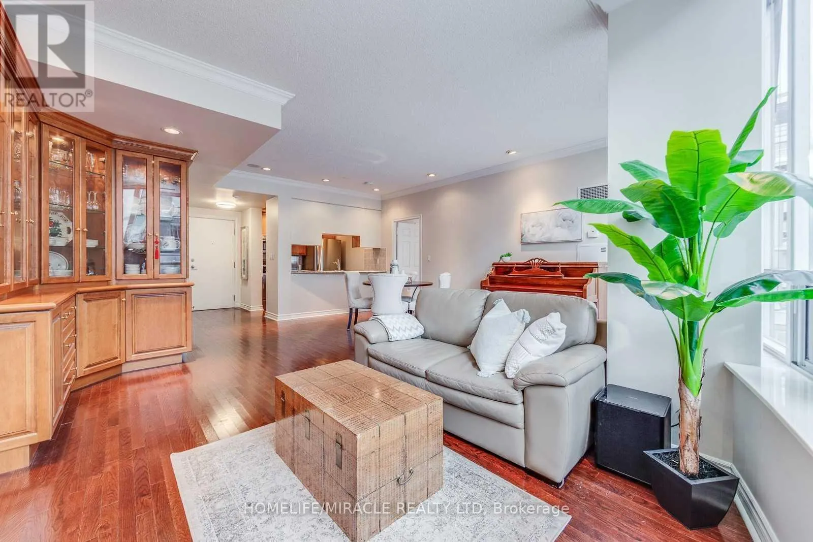 PH09 - 270 WELLINGTON STREET W