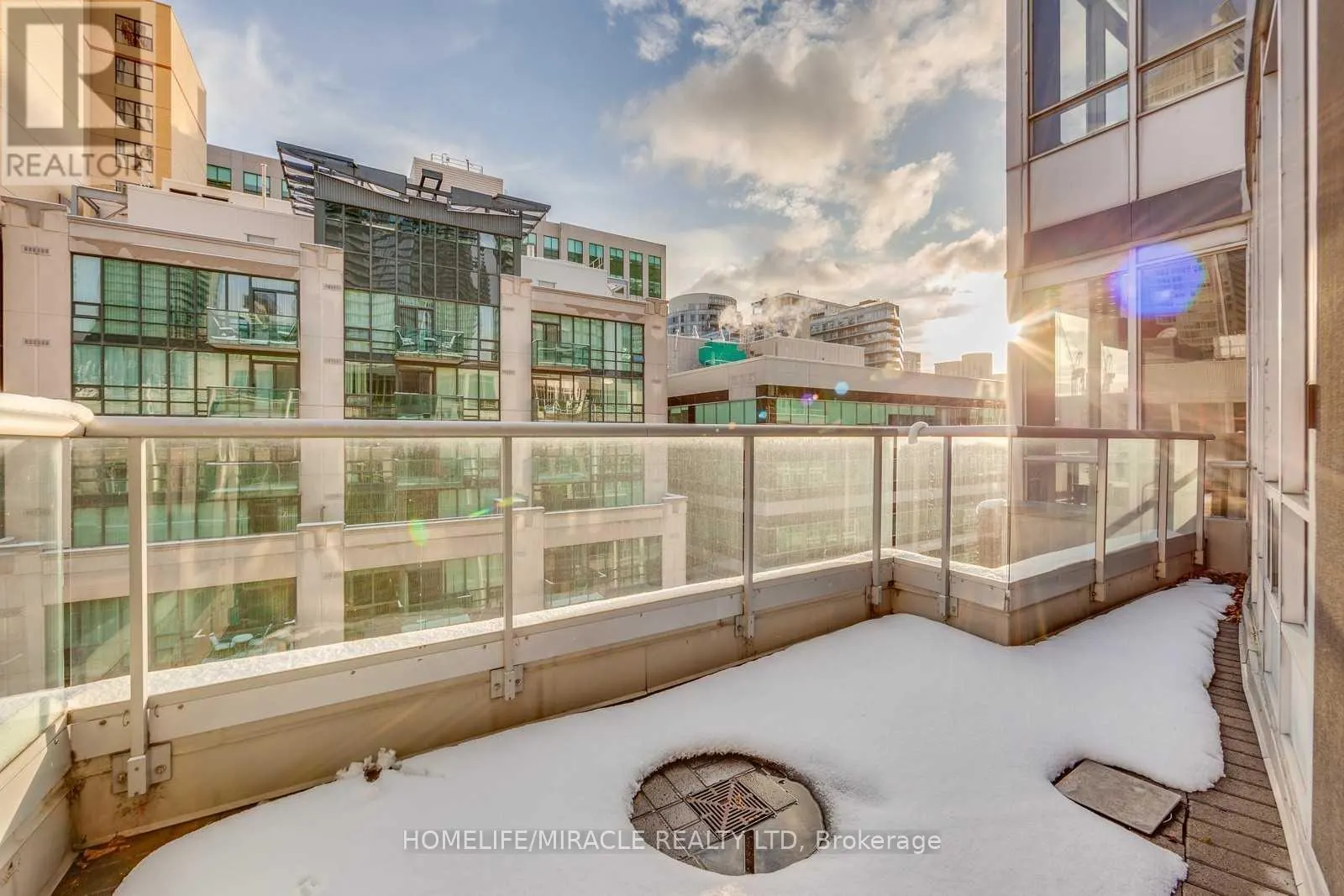 PH09 - 270 WELLINGTON STREET W